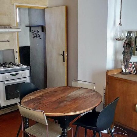 Le Nid Des Arenes Apartment Arles Bagian luar foto