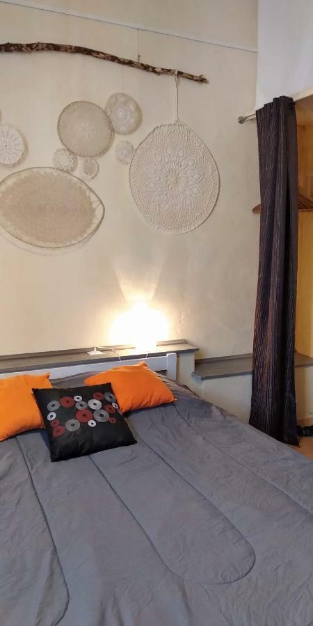 Le Nid Des Arenes Apartment Arles Bagian luar foto